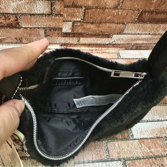 Hello Kitty Sanrio x Forever 21 Black fluffy Bag W/Rhinestones - Picture 5 of 7